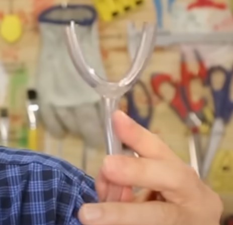 Certifique-se que não está vazando ar no nosso sistema. Para isso tampe as duas saídas do “Y” e sopre na ponta livre. Ouça ou sinta para saber se está saindo ar. Se estiver vazando use cola quente para selar.