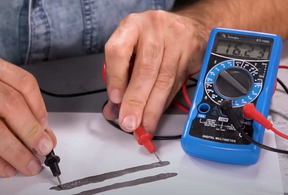 Afaste um dos terminais até o fim da linha e repare no valor obtido.