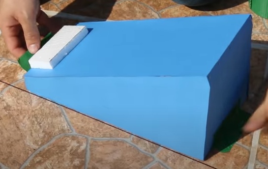 Posicione a rampa alinhada a linha norte/sul, com a parte mais alta apontada para o sul (caso esteja no hemisfério norte) e a parte mais baixa para o norte e utilize fita adesiva para fixar na posição.

Finalização dos ajustes do relógio (válido para qualquer método utilizado anteriormente)